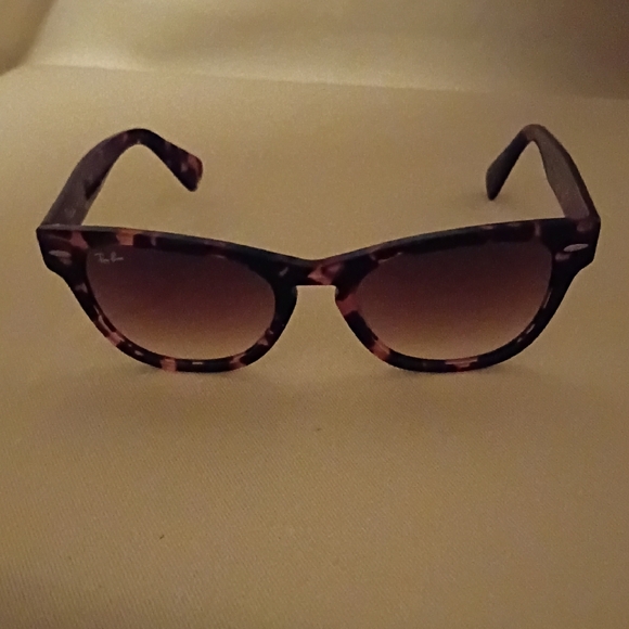 Tortoise Shell Sunglasses with Brown Case - Picture 2 of 3